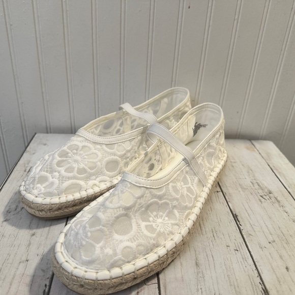 Universal Thread Women’s Size 9 White Lace Floral Espadrille Flats Mary Jane - Picture 3 of 11